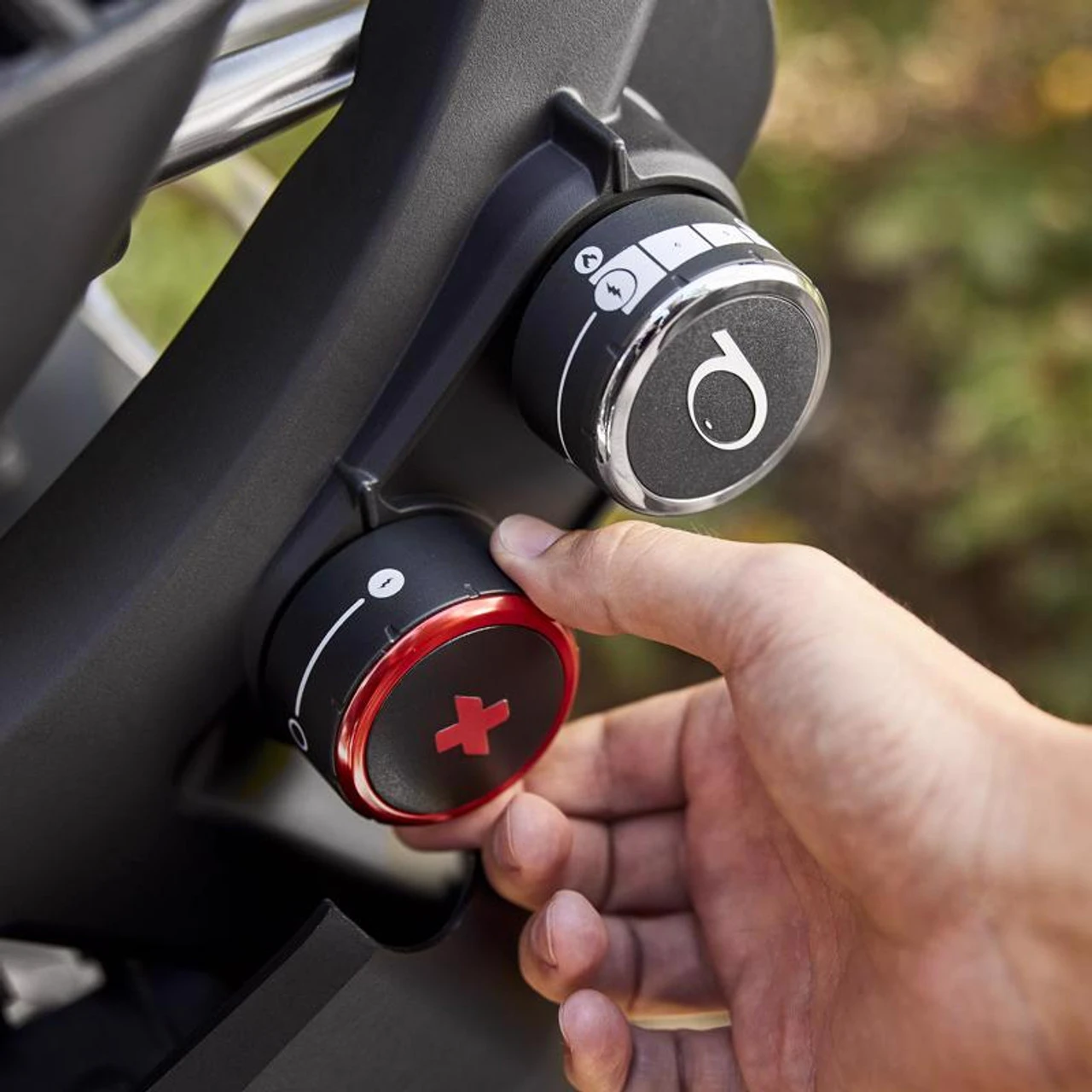 Weber Q 2800N+ W/Cart 2 Burner Liquid Propane Grill 3 Weber Q 2800N+ W/Cart 2 Burner Liquid Propane Grill - Image 3